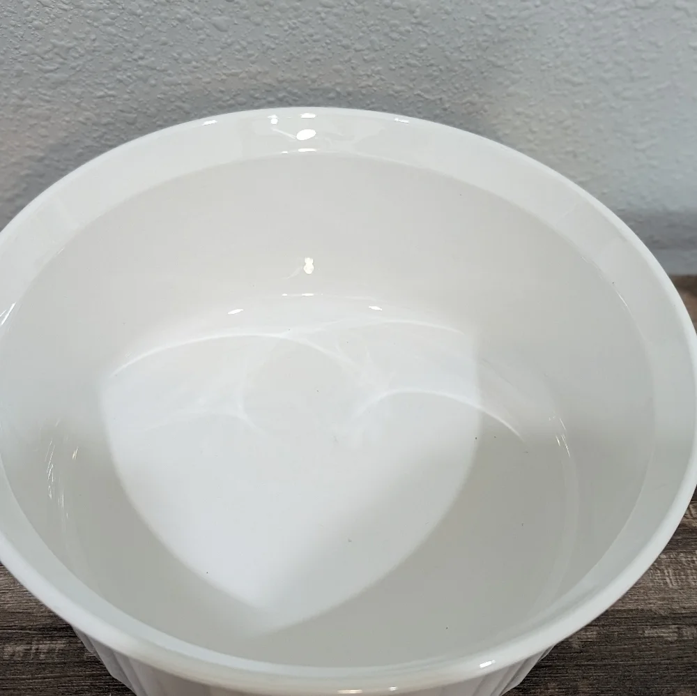 Corningware Vintage All White F-1-B 2.5 Quart Baking dish with Lid - Picture 3 of 6